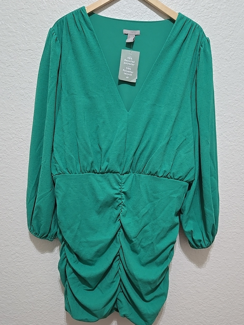 NWT H&M Emerald Green V-Neck Ruched Flattering Long-Sleeve Dress